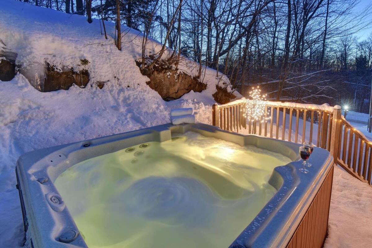 Chic Familiale, Relaxant Avec Spa En Montagnes Labelle Esterno foto