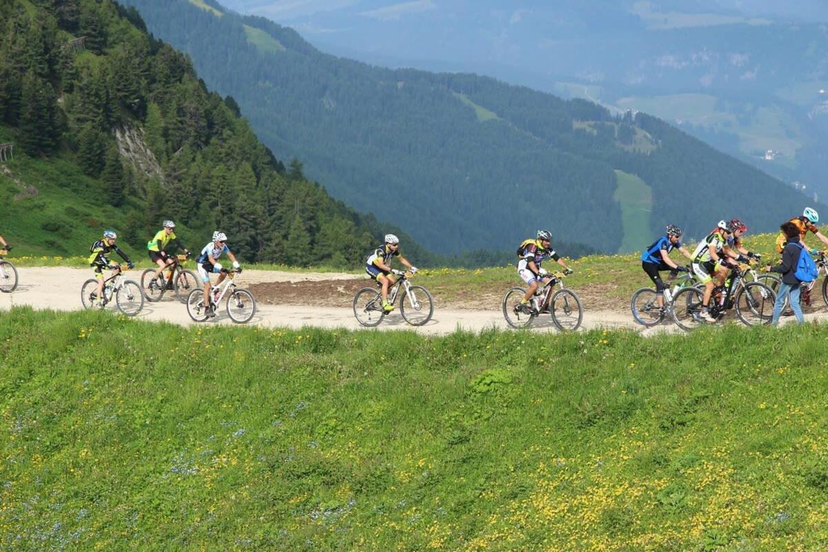 Chic Familiale, Relaxant Avec Spa En Montagnes Labelle Esterno foto