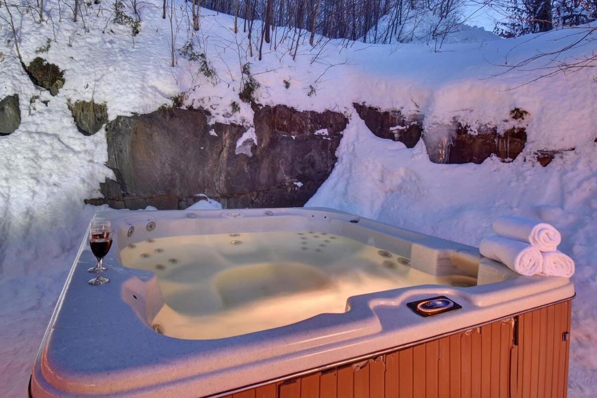 Chic Familiale, Relaxant Avec Spa En Montagnes Labelle Esterno foto