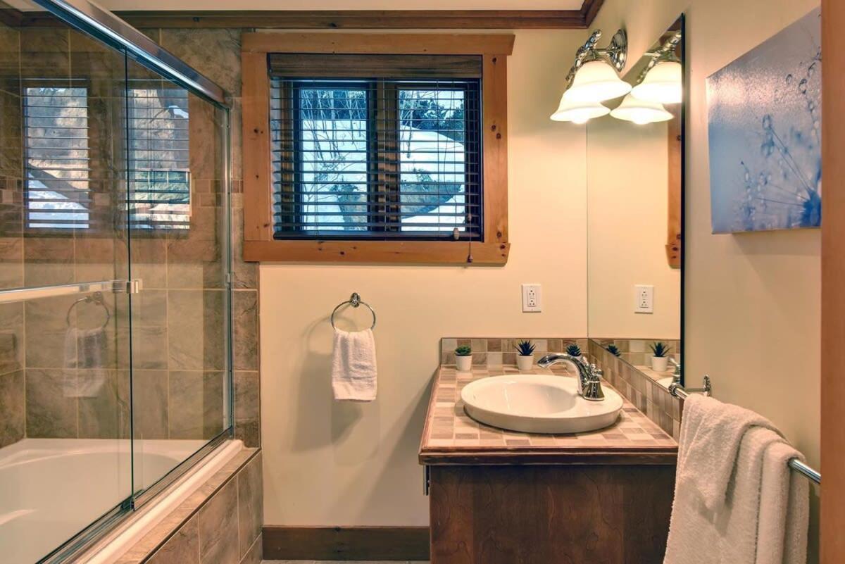 Chic Familiale, Relaxant Avec Spa En Montagnes Labelle Esterno foto